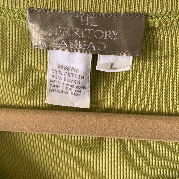 The Territory Ahead Duet: short-sleeve T & Buttoned long sleeve cover. - Picture 8 of 9